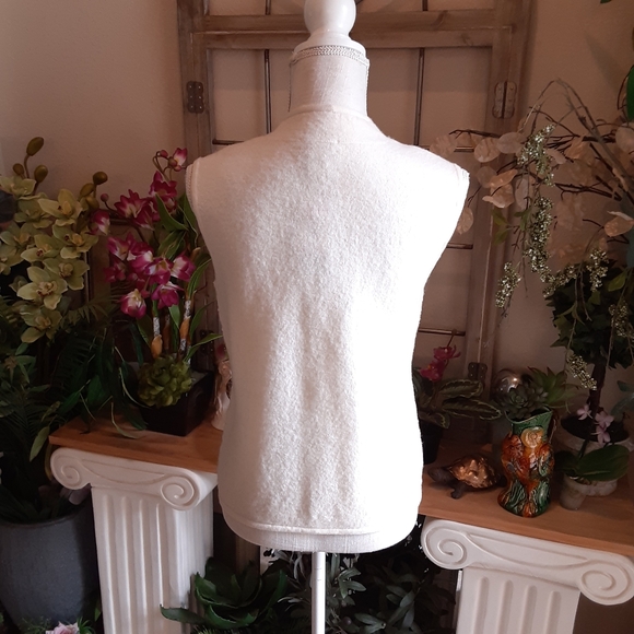 CHARTER CLUB Petite Merino Wool Beaded Front Zip Sleeveless Vest Eggshell - Picture 4 of 11